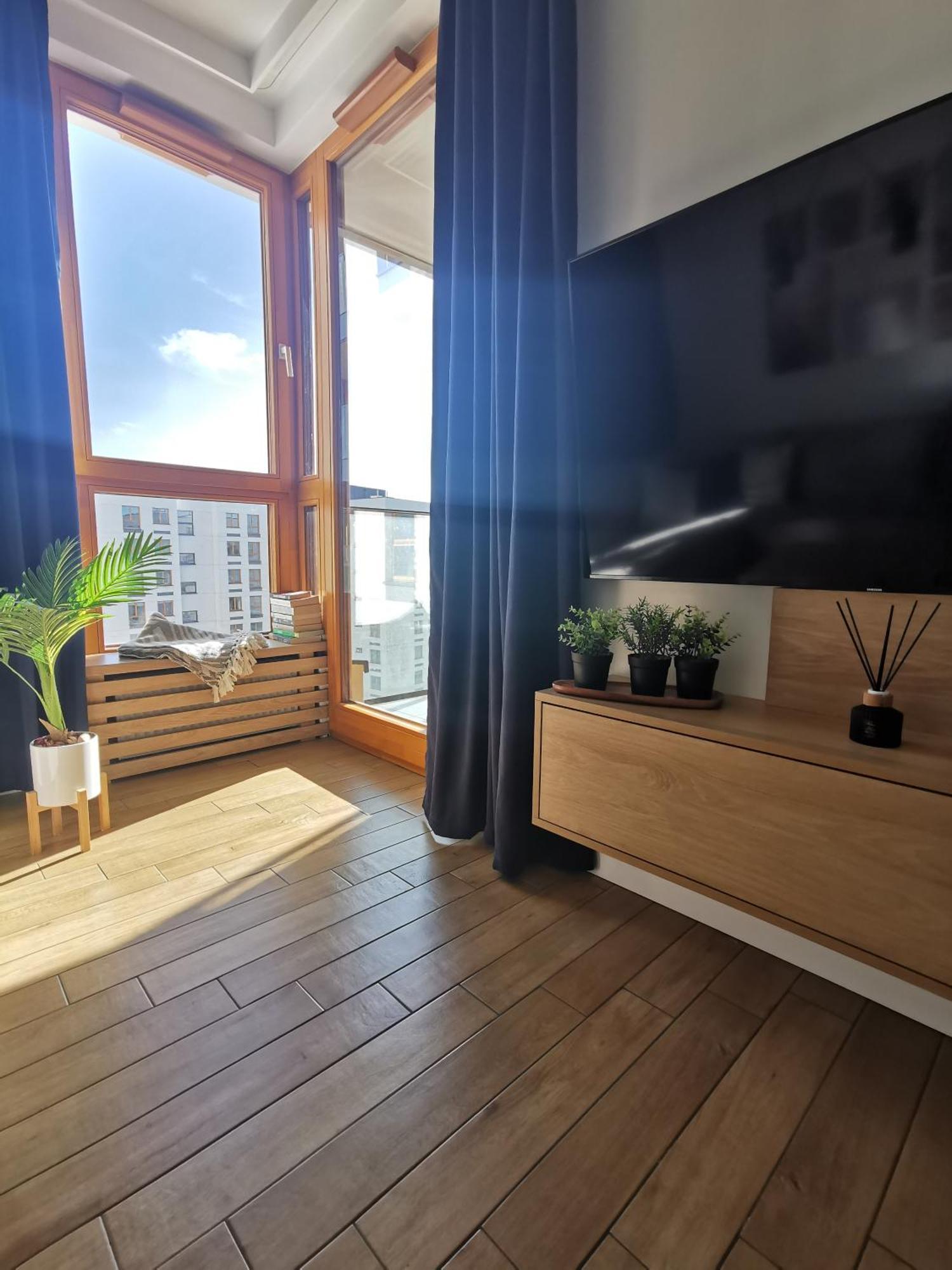 Wola Blue Modern